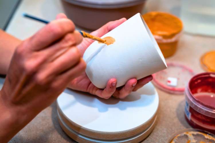 learning how to glaze ceramic mug with pottery classes